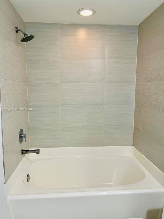 В аренду: $2,350 (0 спален, 1 ванн, 551 Квадратных фут)