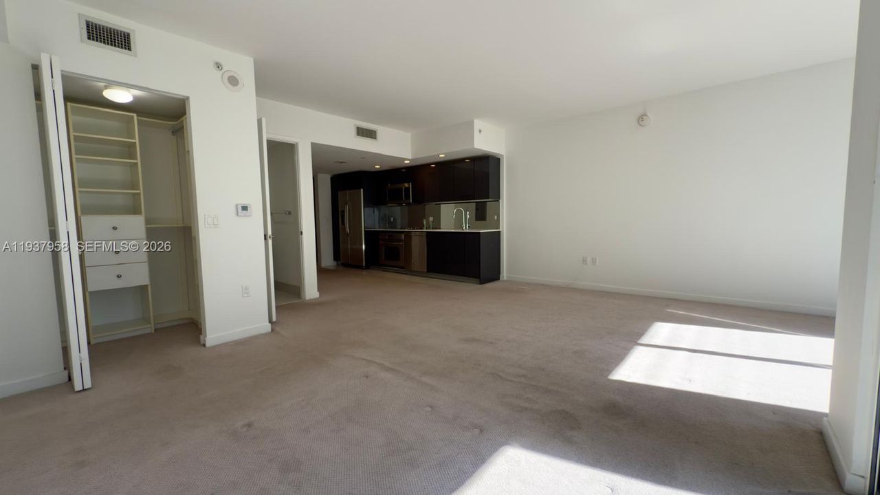 В аренду: $2,350 (0 спален, 1 ванн, 551 Квадратных фут)