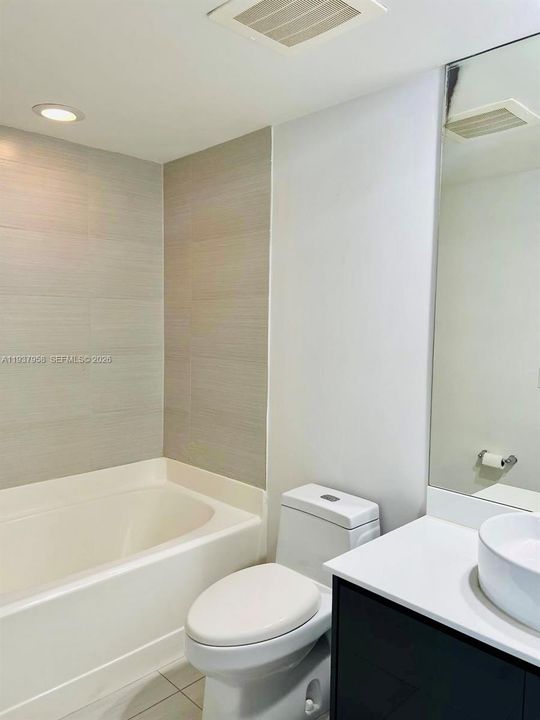 В аренду: $2,350 (0 спален, 1 ванн, 551 Квадратных фут)