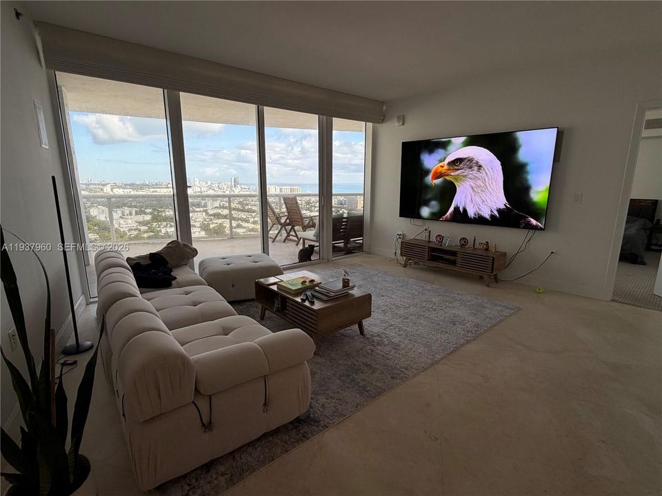 出租: $12,500 (2 贝兹, 2 浴室, 1759 平方英尺)