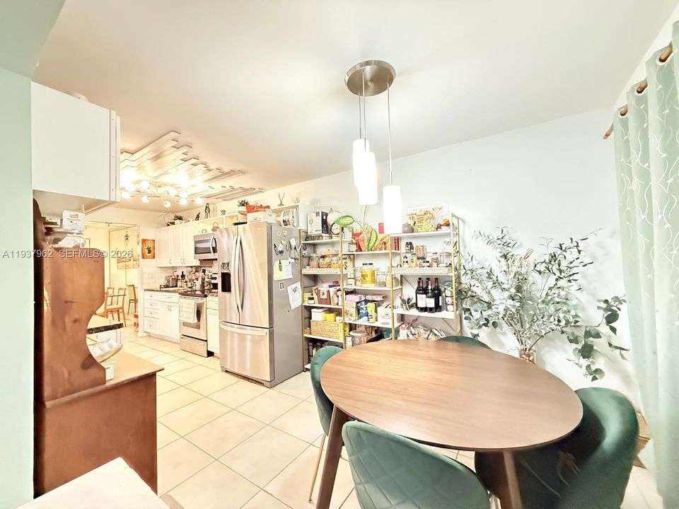 En Venta: $399,000 (4 camas, 2 baños, 1670 Pies cuadrados)