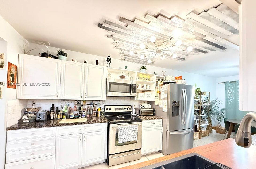 En Venta: $399,000 (4 camas, 2 baños, 1670 Pies cuadrados)