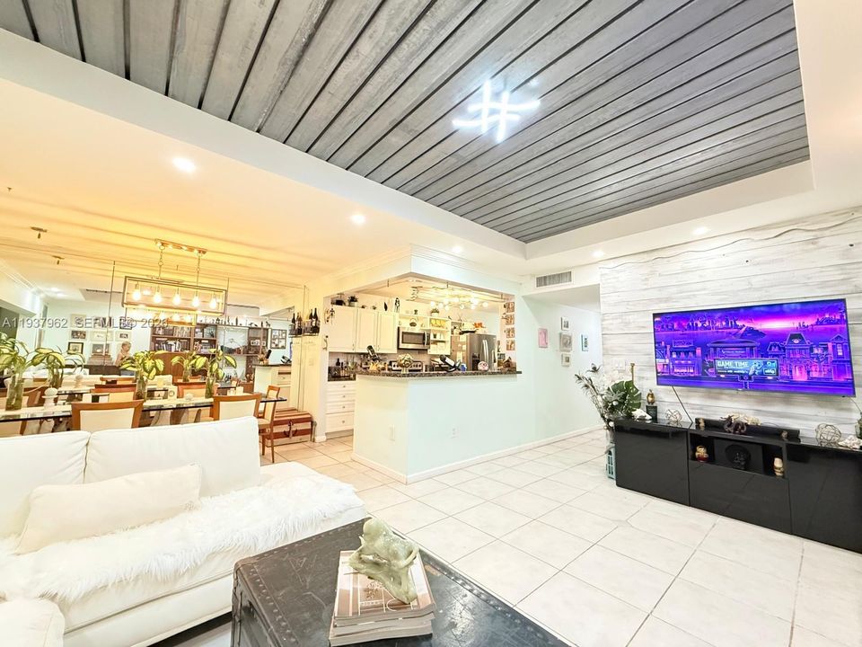 En Venta: $399,000 (4 camas, 2 baños, 1670 Pies cuadrados)