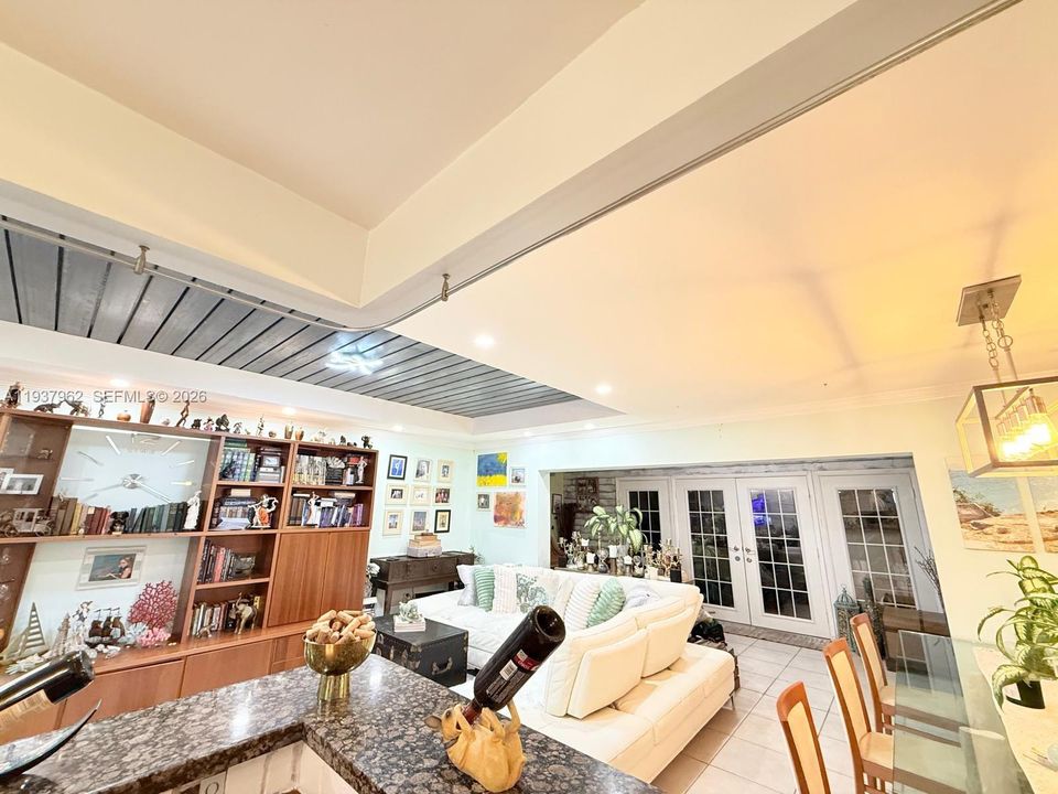 En Venta: $399,000 (4 camas, 2 baños, 1670 Pies cuadrados)