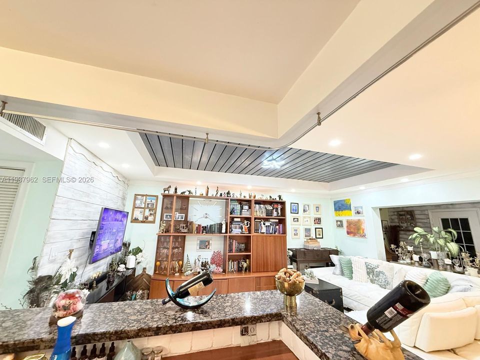 En Venta: $399,000 (4 camas, 2 baños, 1670 Pies cuadrados)