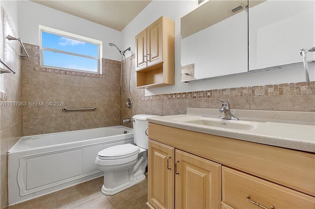 出租: $3,800 (4 贝兹, 2 浴室, 1814 平方英尺)