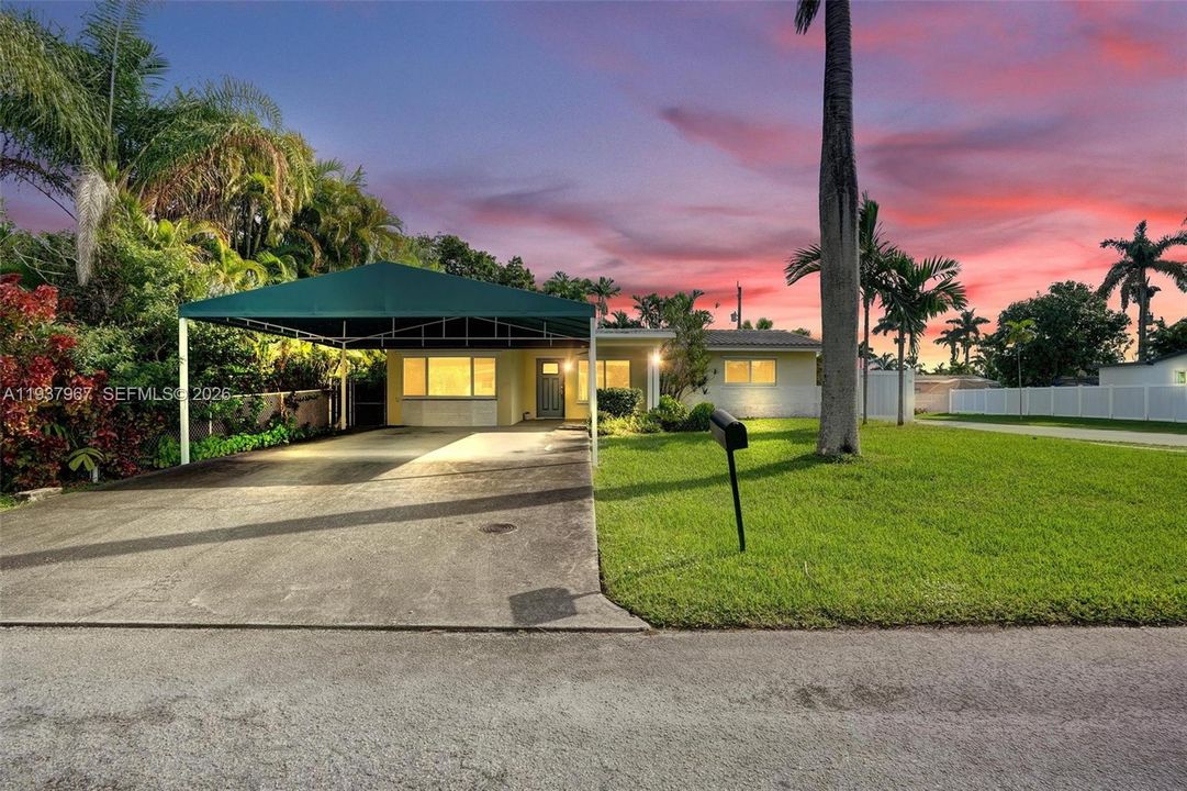 For Sale: $595,000 (3 beds, 2 baths, 1449 Square Feet)