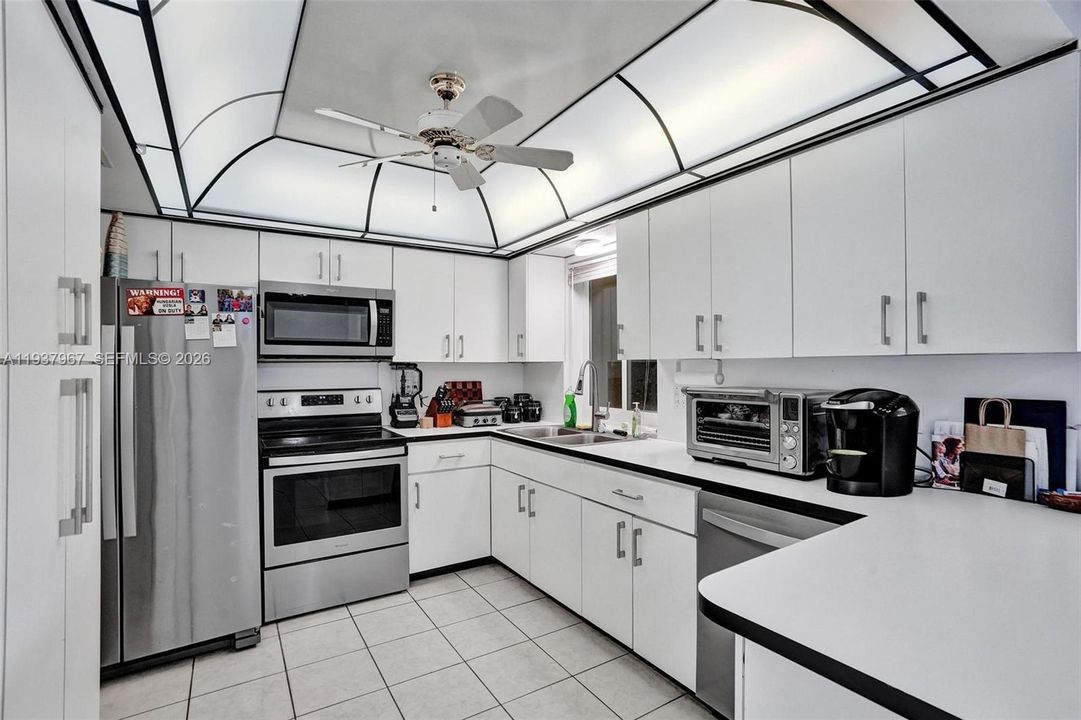 For Sale: $595,000 (3 beds, 2 baths, 1449 Square Feet)