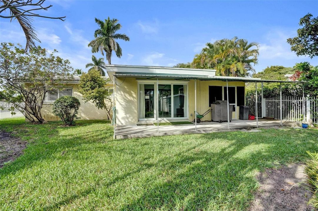 For Sale: $595,000 (3 beds, 2 baths, 1449 Square Feet)