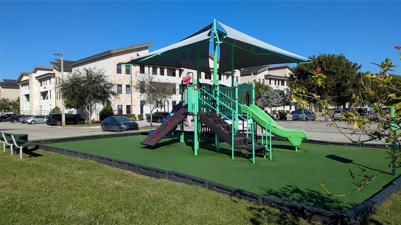 En Venta: $399,000 (2 camas, 2 baños, 1072 Pies cuadrados)