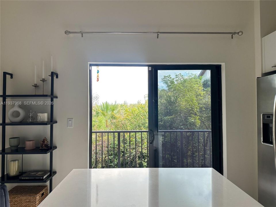 En Venta: $399,000 (2 camas, 2 baños, 1072 Pies cuadrados)