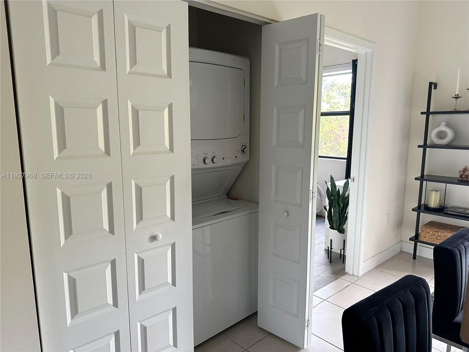 En Venta: $399,000 (2 camas, 2 baños, 1072 Pies cuadrados)