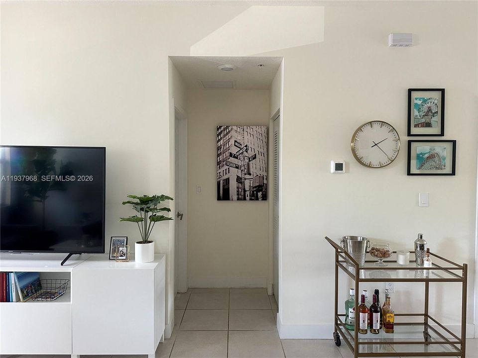 En Venta: $399,000 (2 camas, 2 baños, 1072 Pies cuadrados)