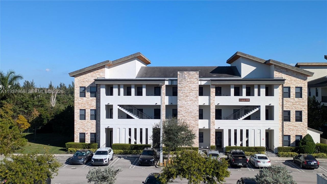 En Venta: $399,000 (2 camas, 2 baños, 1072 Pies cuadrados)