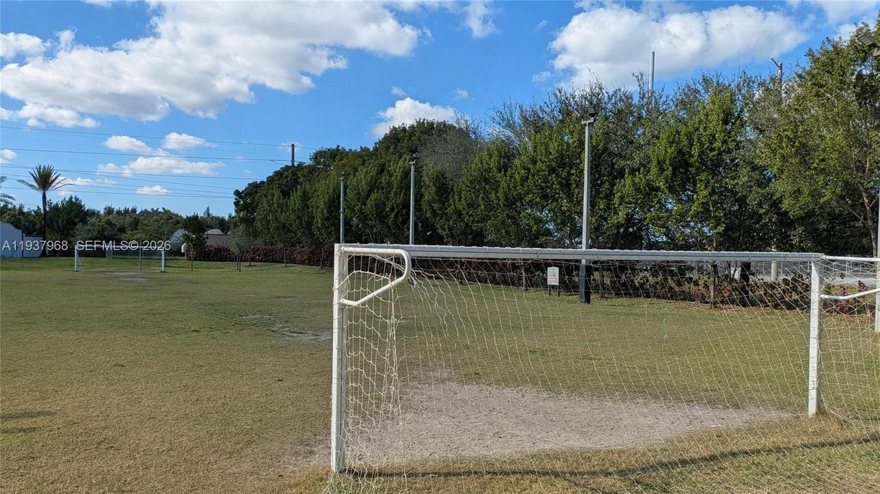 En Venta: $399,000 (2 camas, 2 baños, 1072 Pies cuadrados)