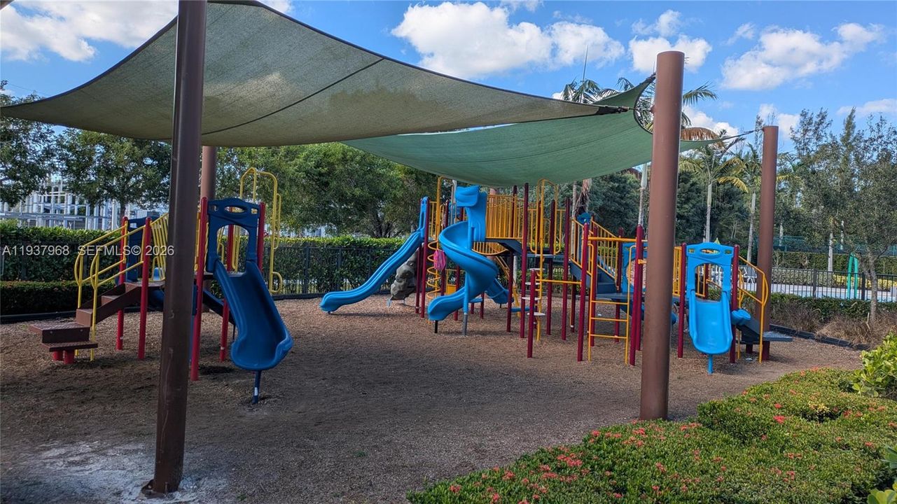 En Venta: $399,000 (2 camas, 2 baños, 1072 Pies cuadrados)