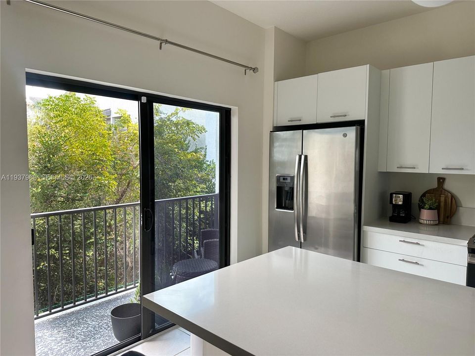 En Venta: $399,000 (2 camas, 2 baños, 1072 Pies cuadrados)