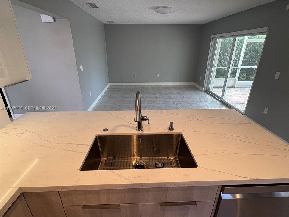 待售: $650,000 (3 贝兹, 2 浴室, 1479 平方英尺)