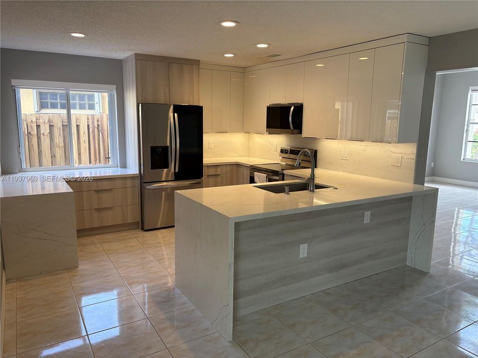 待售: $650,000 (3 贝兹, 2 浴室, 1479 平方英尺)