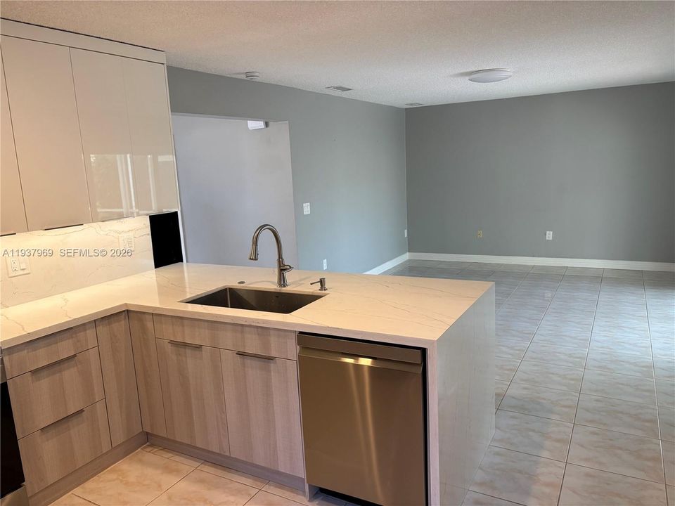 待售: $650,000 (3 贝兹, 2 浴室, 1479 平方英尺)