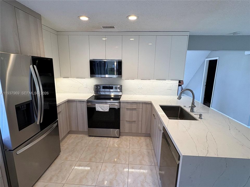 待售: $650,000 (3 贝兹, 2 浴室, 1479 平方英尺)