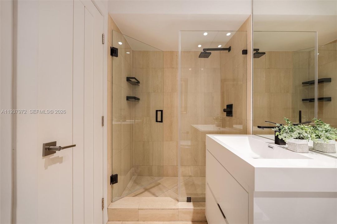 En Renta: $25,000 (5 camas, 5 baños, 3729 Pies cuadrados)