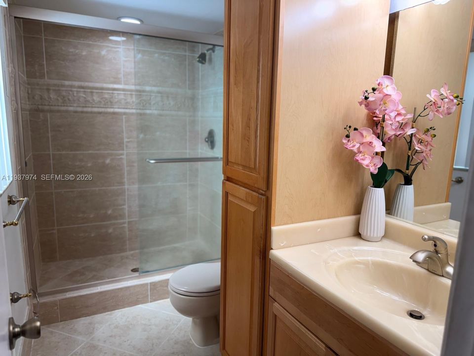 For Sale: $305,000 (2 beds, 2 baths, 1271 Square Feet)