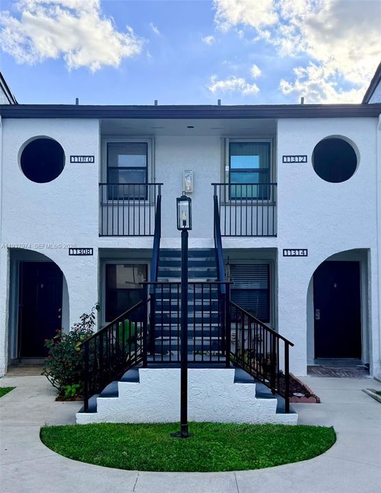 For Sale: $305,000 (2 beds, 2 baths, 1271 Square Feet)