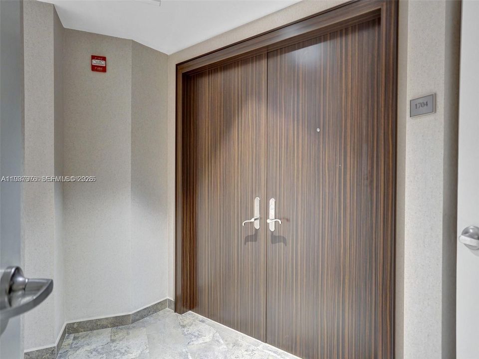 For Sale: $1,549,999 (2 beds, 2 baths, 1886 Square Feet)