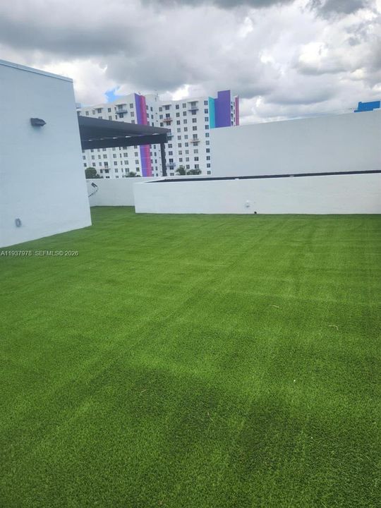 出租: $1,950 (0 贝兹, 1 浴室, 401 平方英尺)