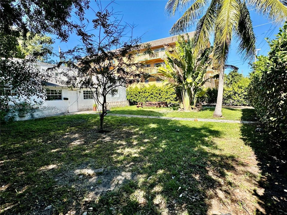 На продажу: $800,000 (3 спален, 2 ванн, 2020 Квадратных фут)