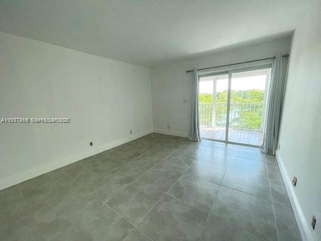 For Rent: $2,200 (1 beds, 1 baths, 845 Square Feet)