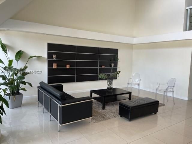 For Rent: $2,200 (1 beds, 1 baths, 845 Square Feet)