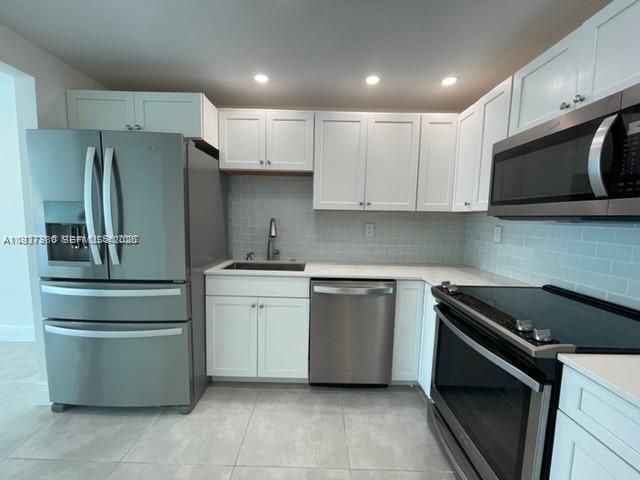 For Rent: $2,200 (1 beds, 1 baths, 845 Square Feet)