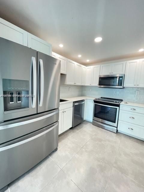 For Rent: $2,200 (1 beds, 1 baths, 845 Square Feet)