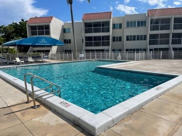 For Rent: $2,200 (1 beds, 1 baths, 845 Square Feet)