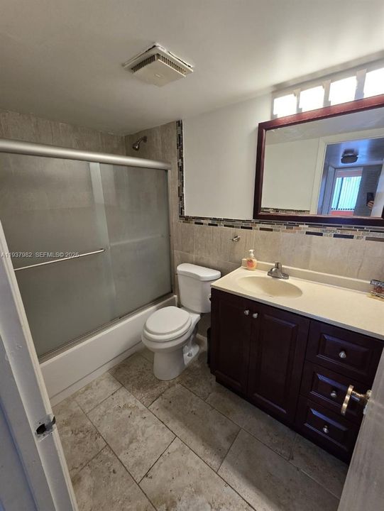 For Rent: $2,700 (2 beds, 2 baths, 1005 Square Feet)