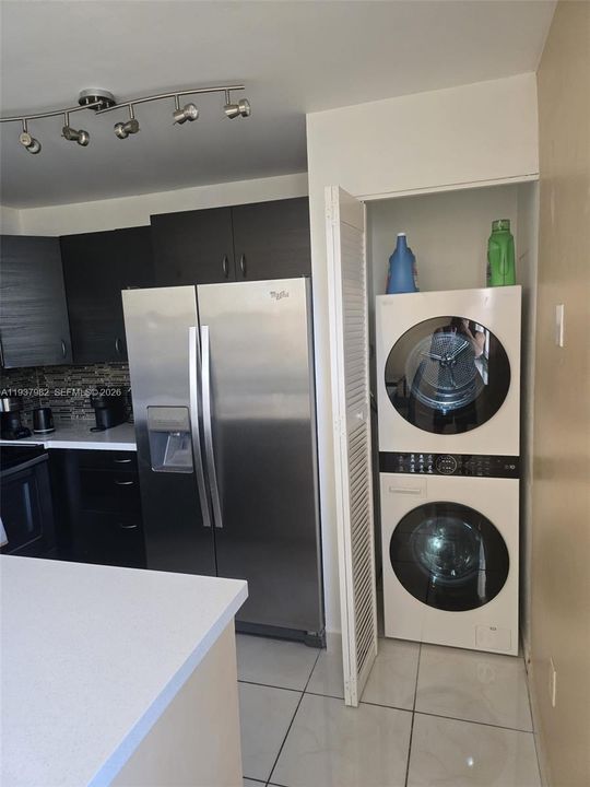 For Rent: $2,700 (2 beds, 2 baths, 1005 Square Feet)