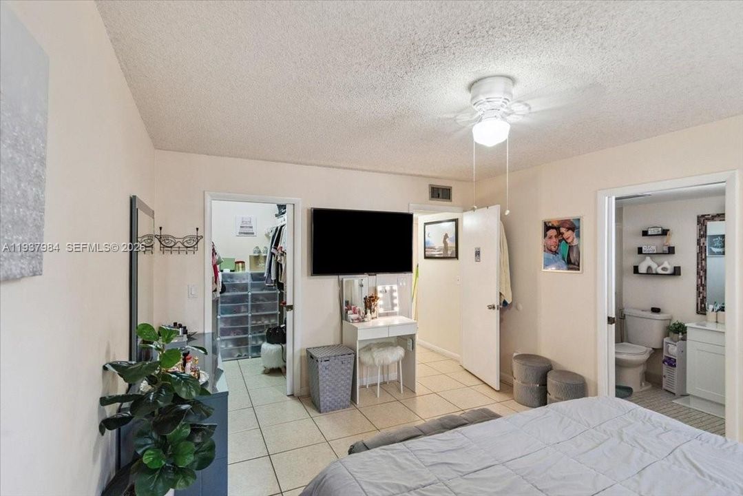 For Rent: $2,250 (2 beds, 2 baths, 1038 Square Feet)