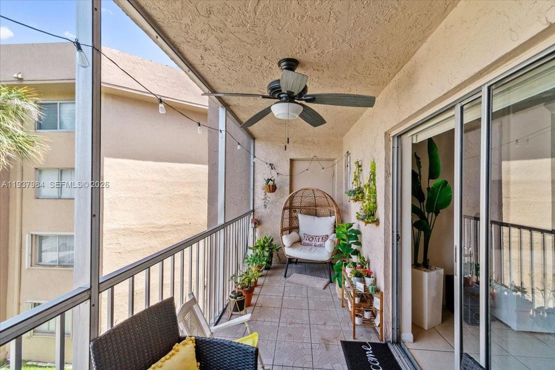 For Rent: $2,250 (2 beds, 2 baths, 1038 Square Feet)