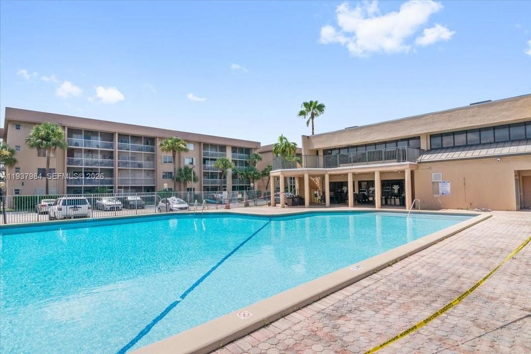 For Rent: $2,250 (2 beds, 2 baths, 1038 Square Feet)