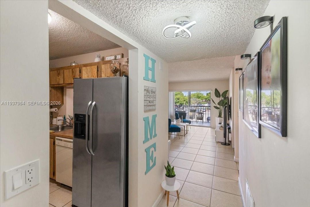 For Rent: $2,250 (2 beds, 2 baths, 1038 Square Feet)