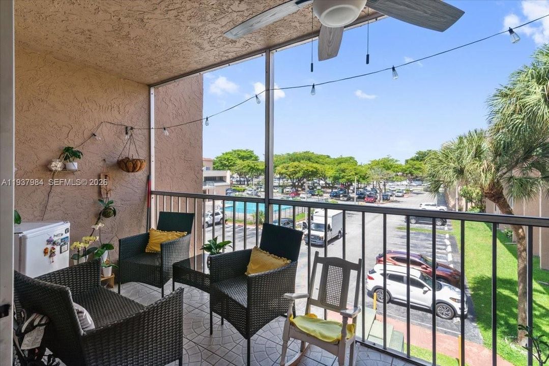 For Rent: $2,250 (2 beds, 2 baths, 1038 Square Feet)