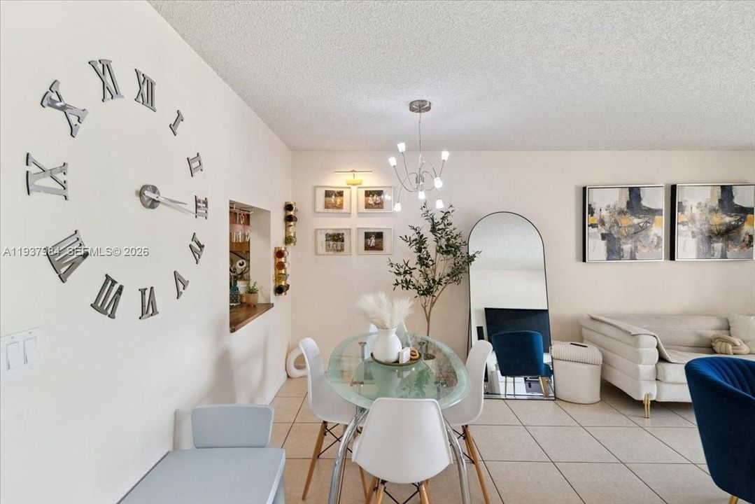 For Rent: $2,250 (2 beds, 2 baths, 1038 Square Feet)