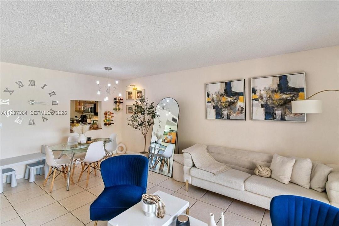 For Rent: $2,250 (2 beds, 2 baths, 1038 Square Feet)