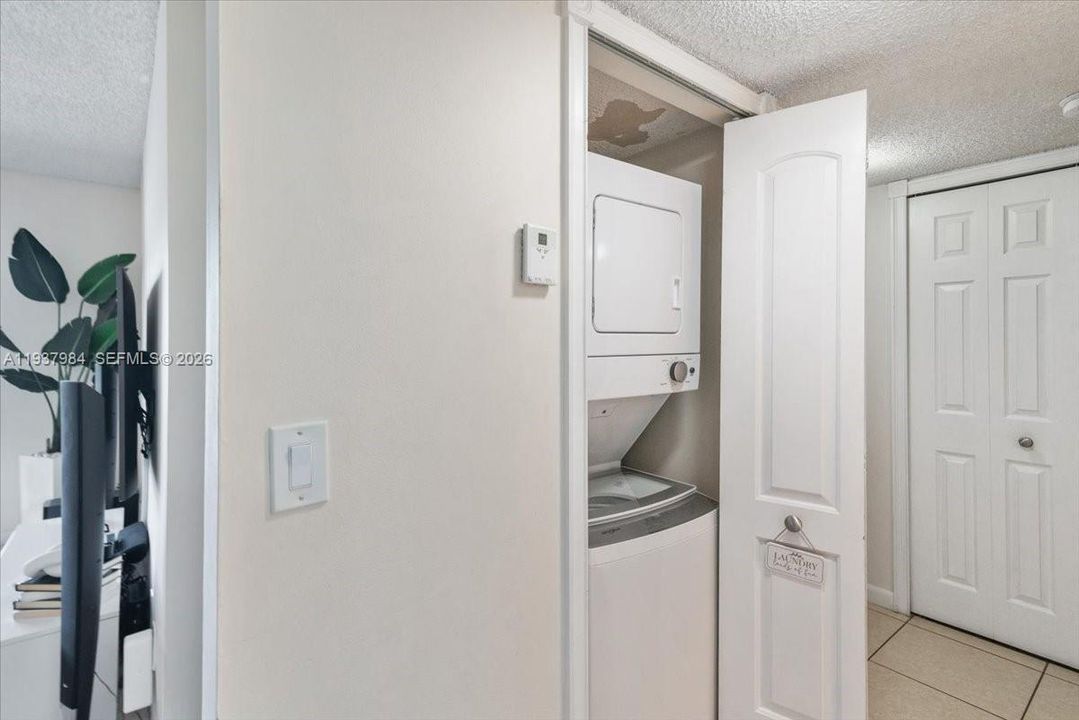 For Rent: $2,250 (2 beds, 2 baths, 1038 Square Feet)