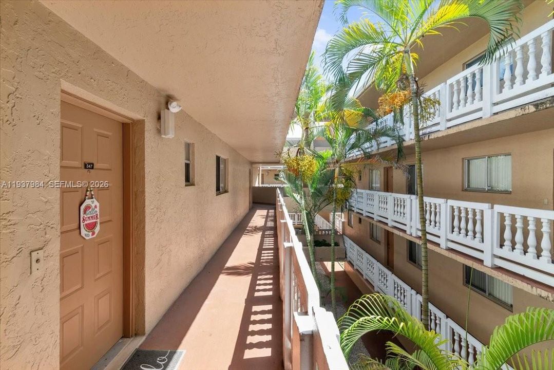 For Rent: $2,250 (2 beds, 2 baths, 1038 Square Feet)