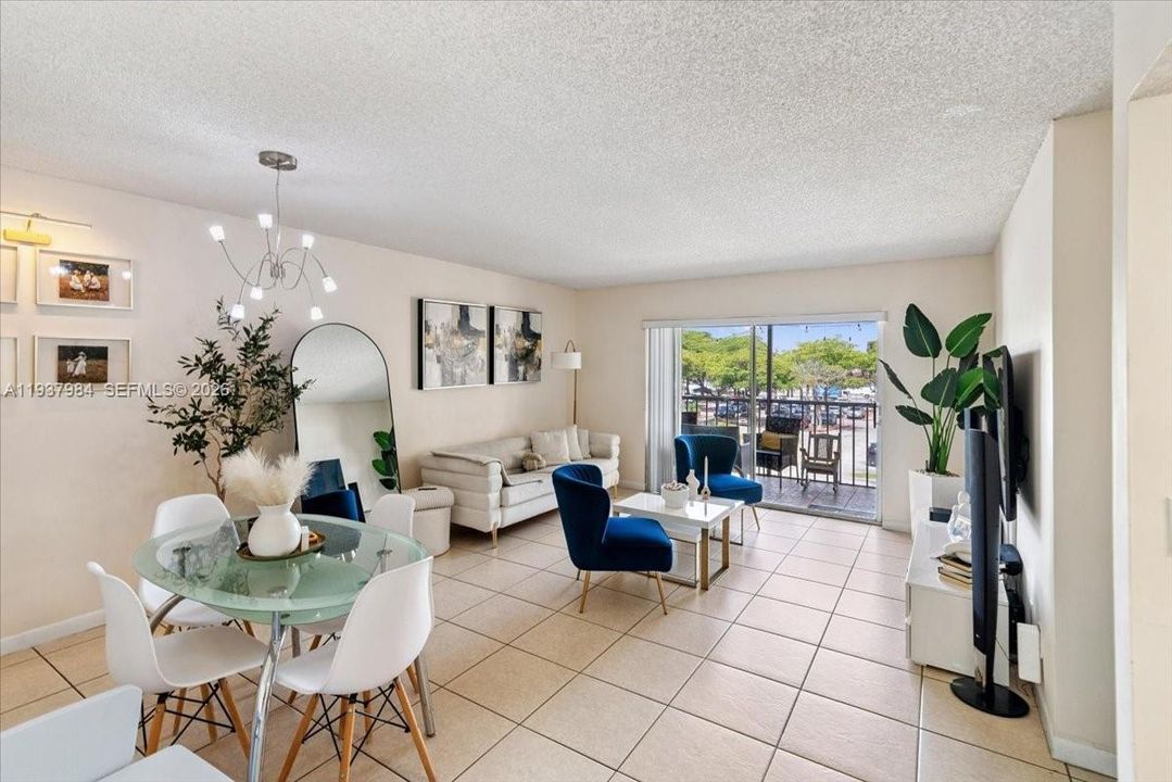 For Rent: $2,250 (2 beds, 2 baths, 1038 Square Feet)