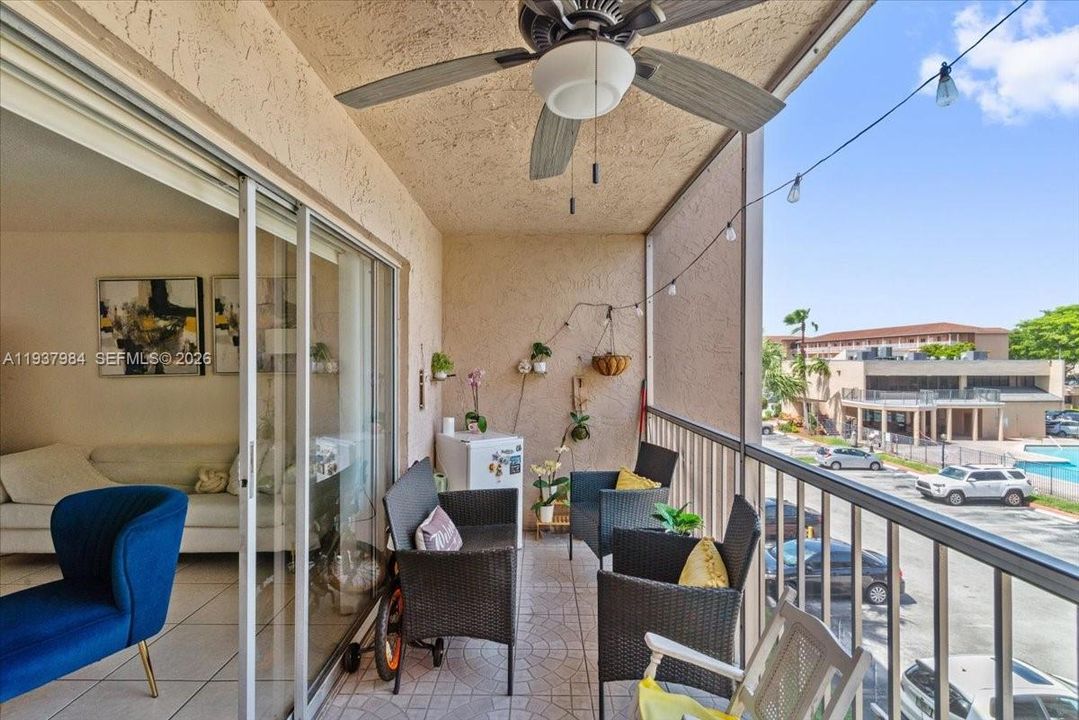 For Rent: $2,250 (2 beds, 2 baths, 1038 Square Feet)