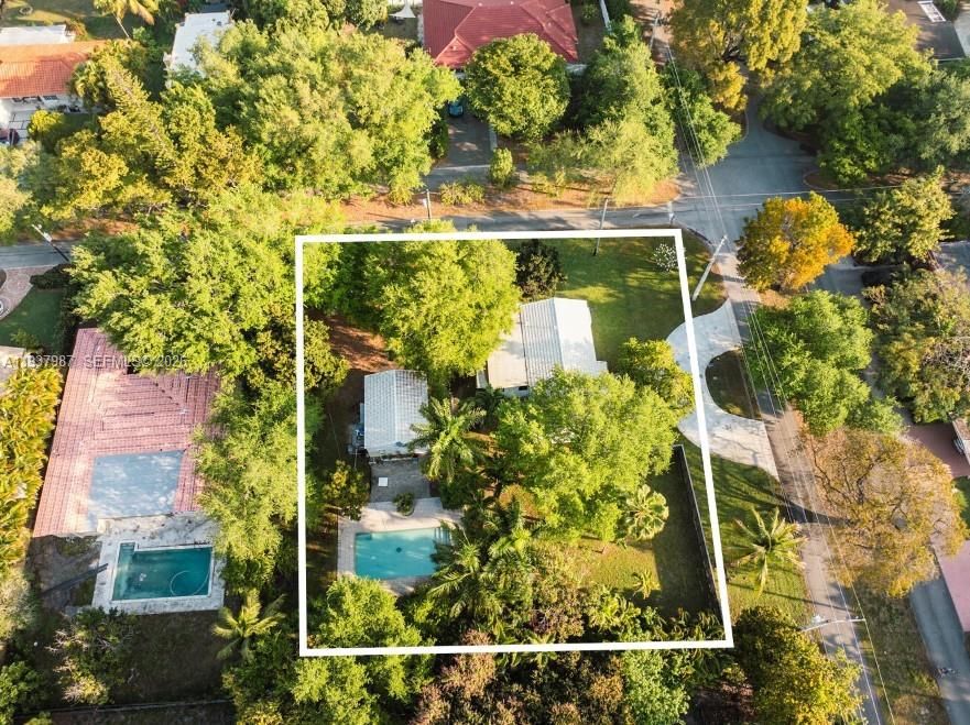 En Venta: $2,100,000 (0.52 acres)